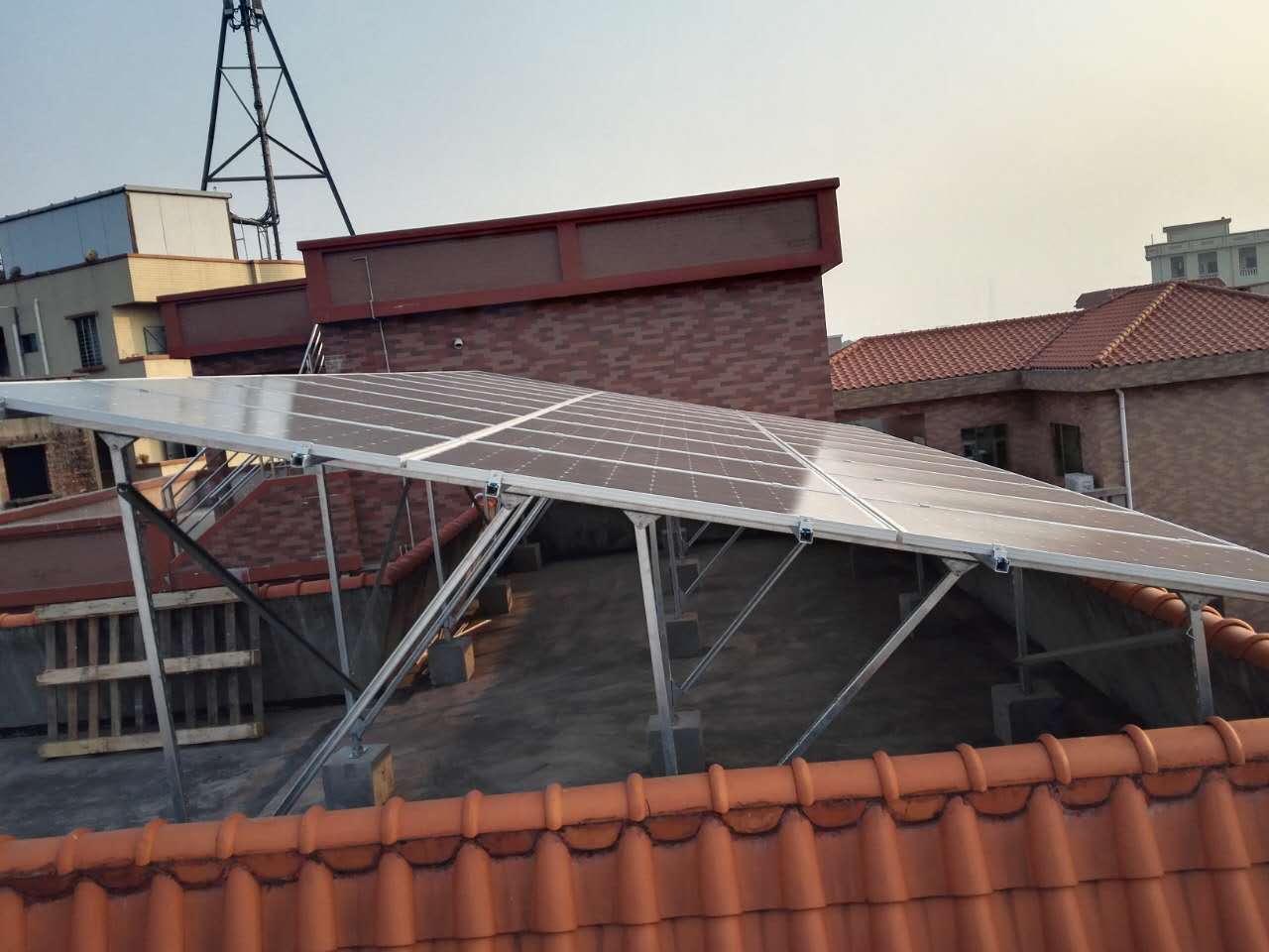 屋頂太陽(yáng)能發(fā)電站圖片/屋頂太陽(yáng)能發(fā)電站樣板圖 (2)