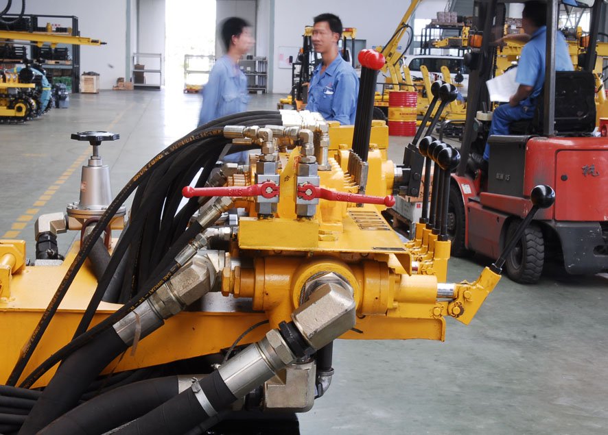 HC726履帶式露天潛孔鉆車圖片/HC726履帶式露天潛孔鉆車樣板圖 (2)