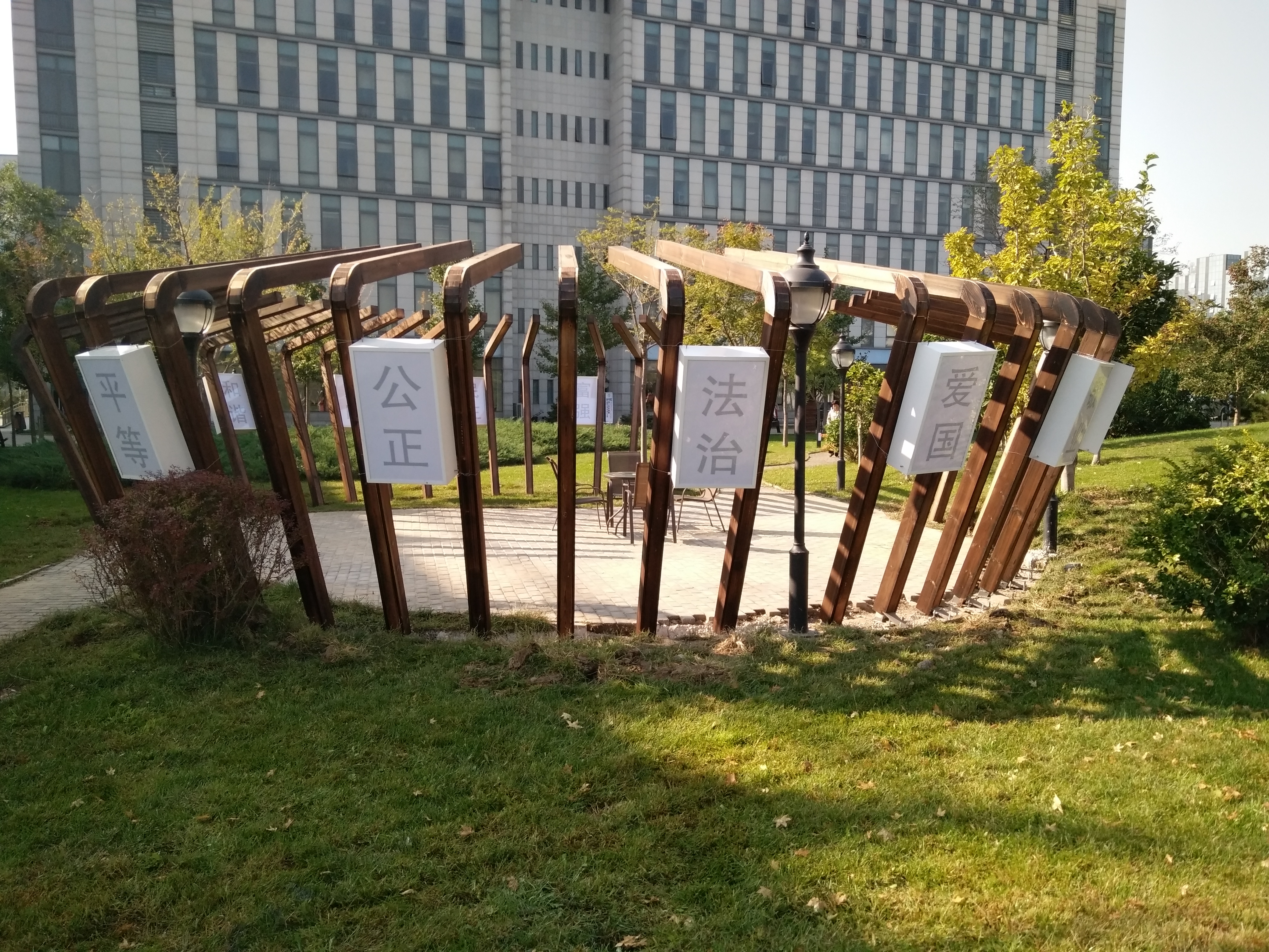 樟子松防腐木和菠蘿格防腐木