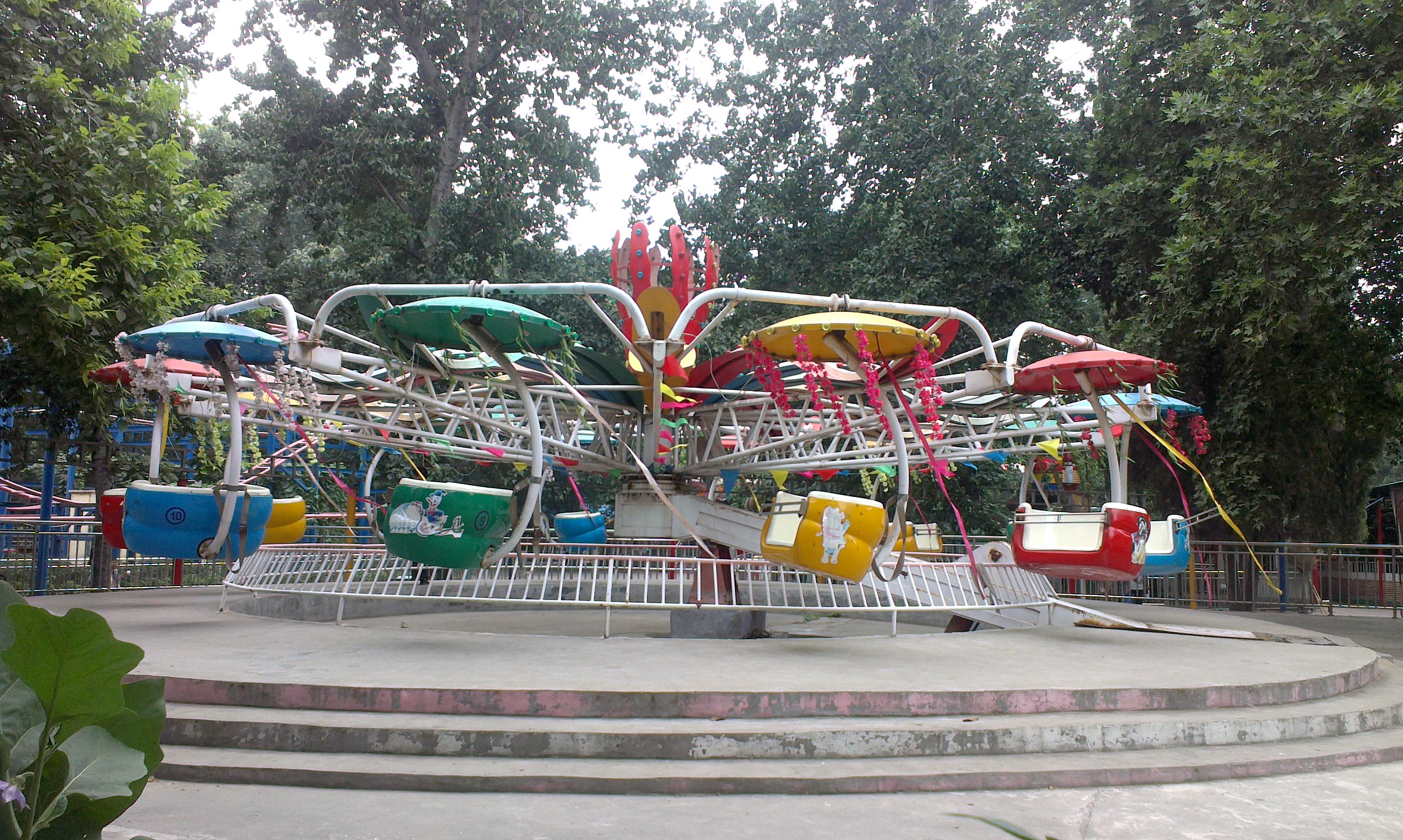 驚險(xiǎn)刺激雙人飛天圖片/驚險(xiǎn)刺激雙人飛天樣板圖 (2)