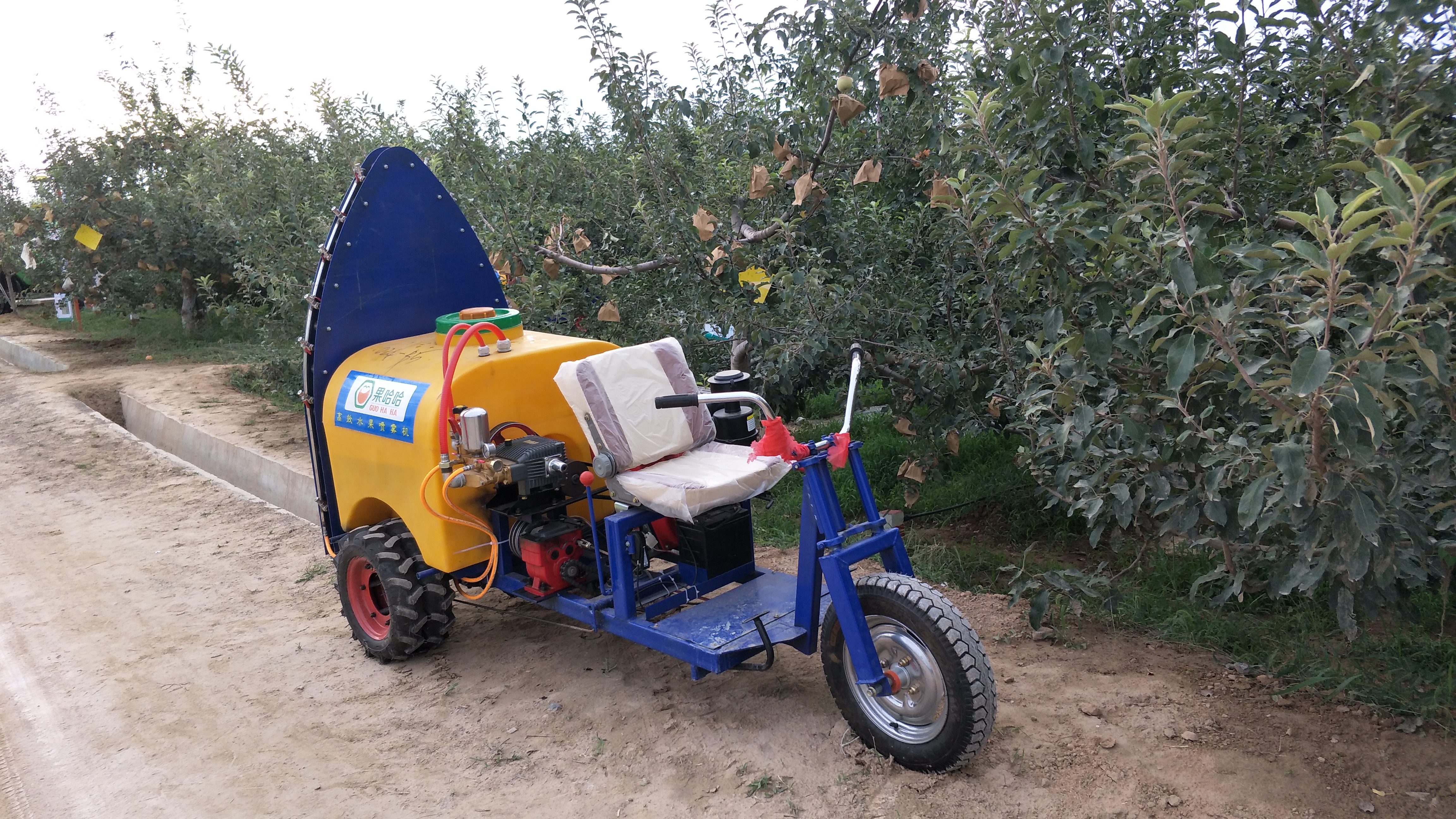 供應(yīng)自走式葡萄打藥機、果園打藥機、果樹打藥機