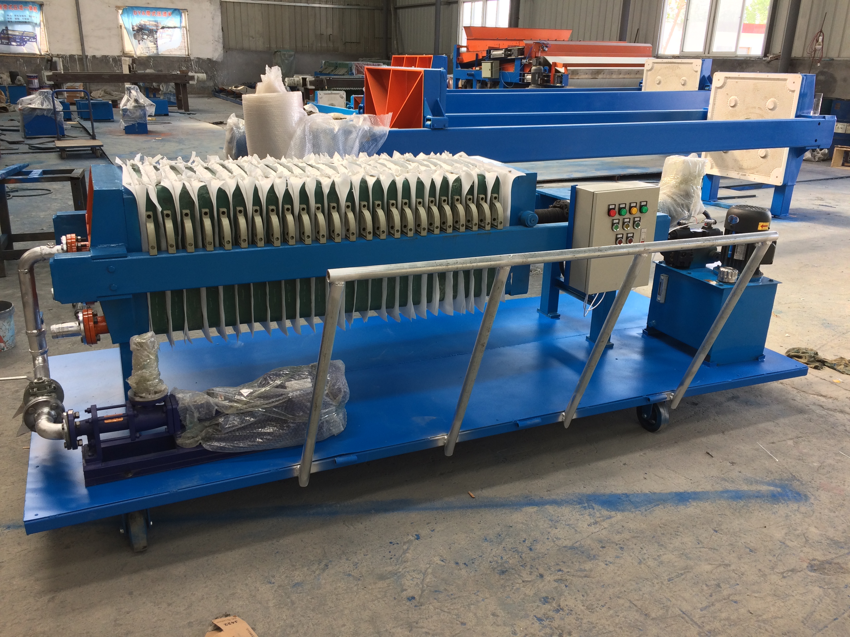 可移動(dòng)試驗(yàn)機(jī)帶螺桿泵圖片