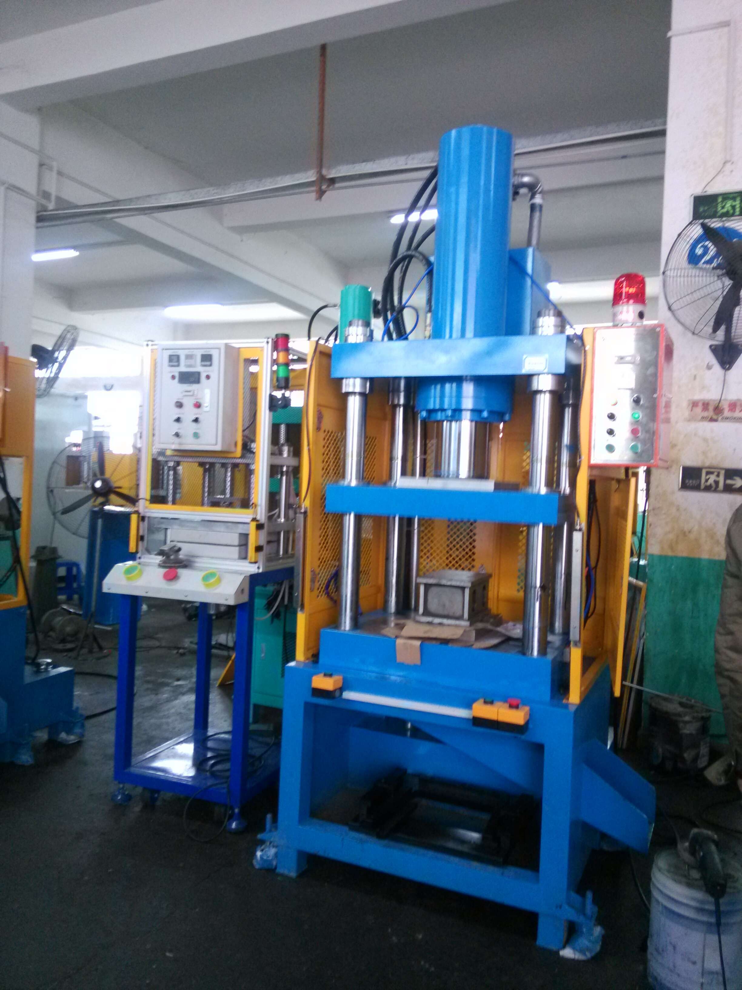 30T四柱油壓機(jī)圖片/30T四柱油壓機(jī)樣板圖 (2)