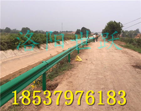 鄉(xiāng)村護(hù)欄圖片