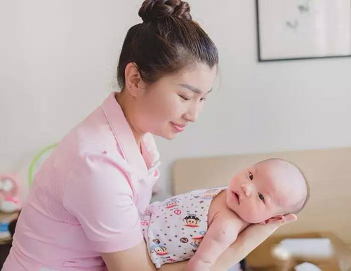 請月嫂一個月多少錢，服務(wù)內(nèi)容是什么，智通家政