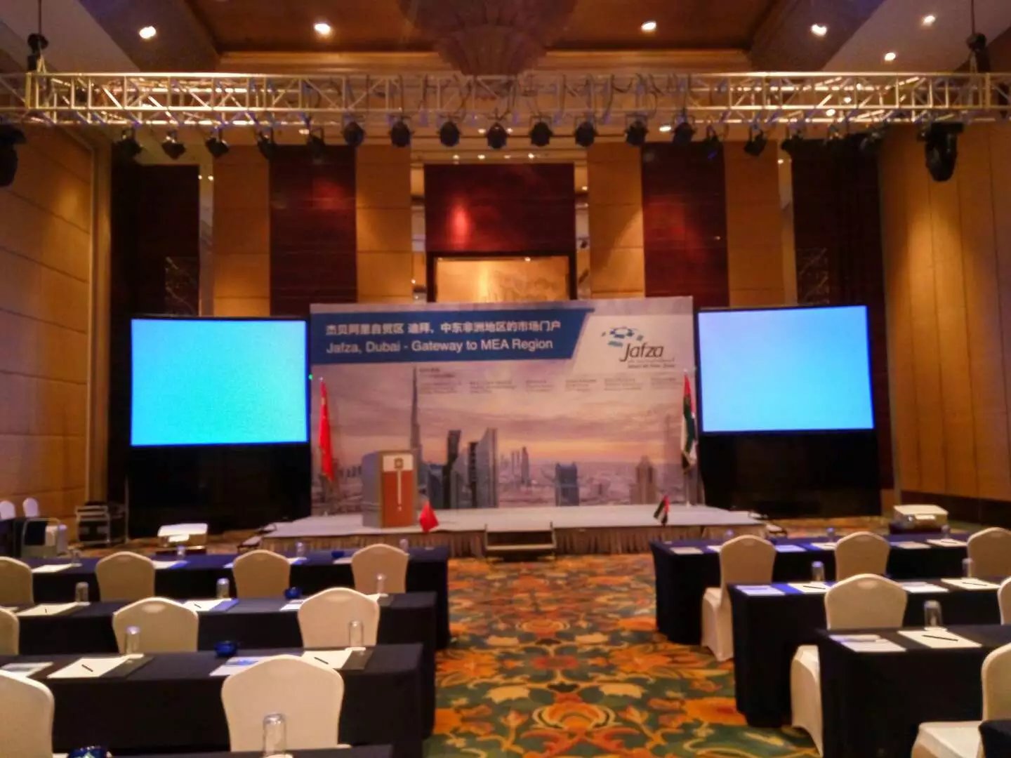 舞臺桁架、燈光音響設(shè)備圖片