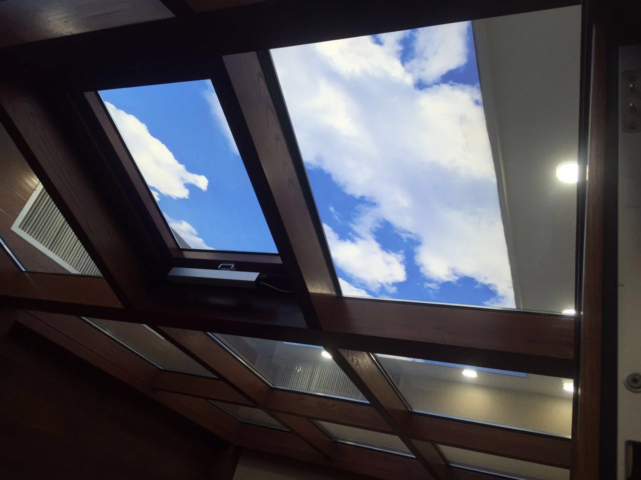 鋁包木門(mén)窗陽(yáng)光房幕墻推拉門(mén)折疊門(mén)圖片