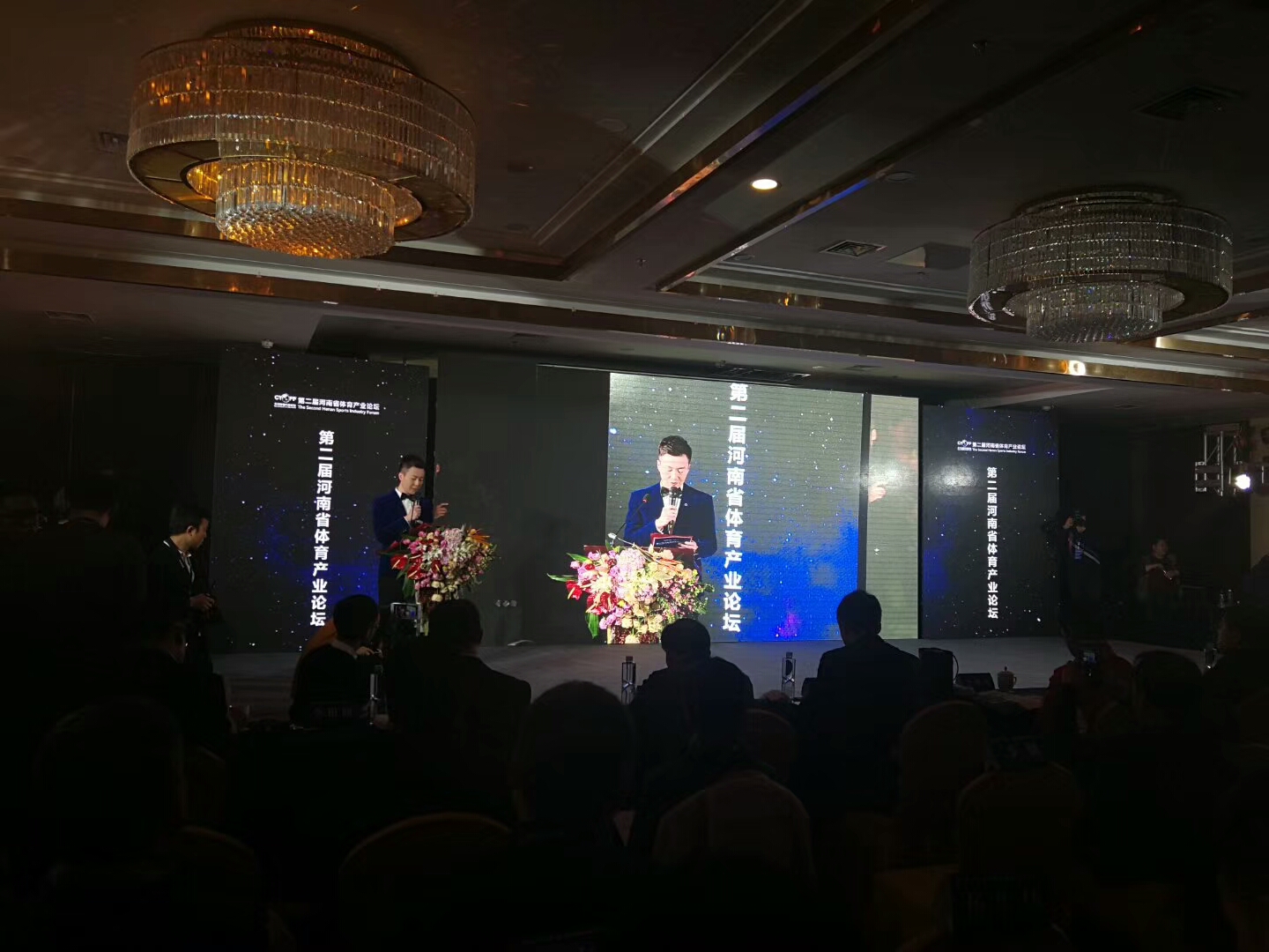 投影機(jī)廠家圖片