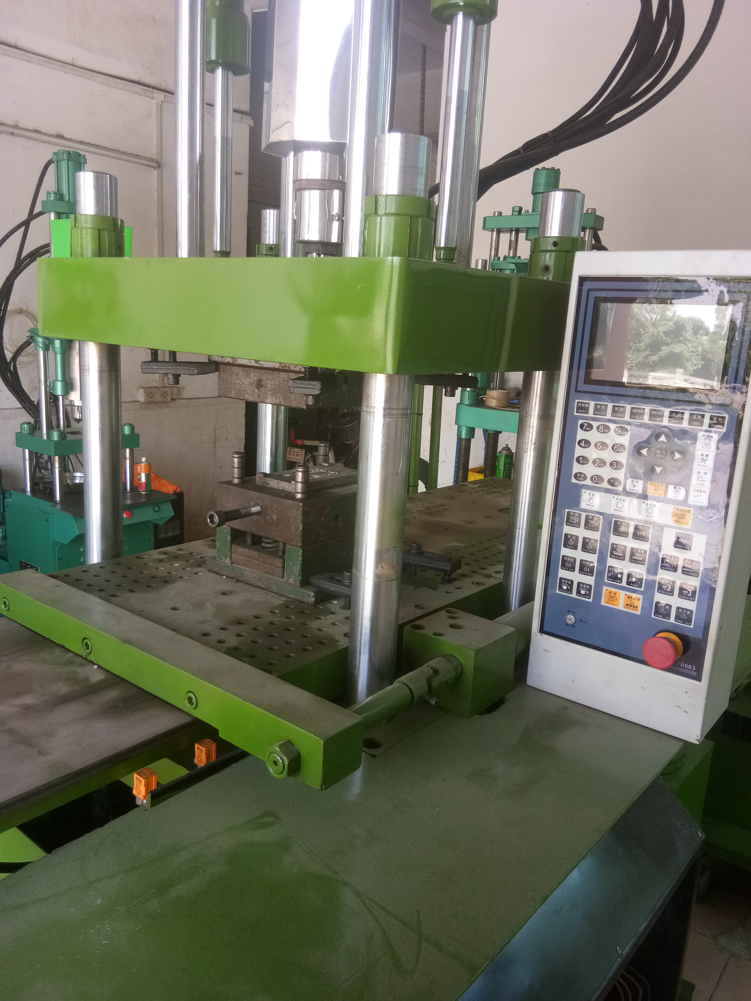 二手立式注塑機(jī)圖片/二手立式注塑機(jī)樣板圖 (2)