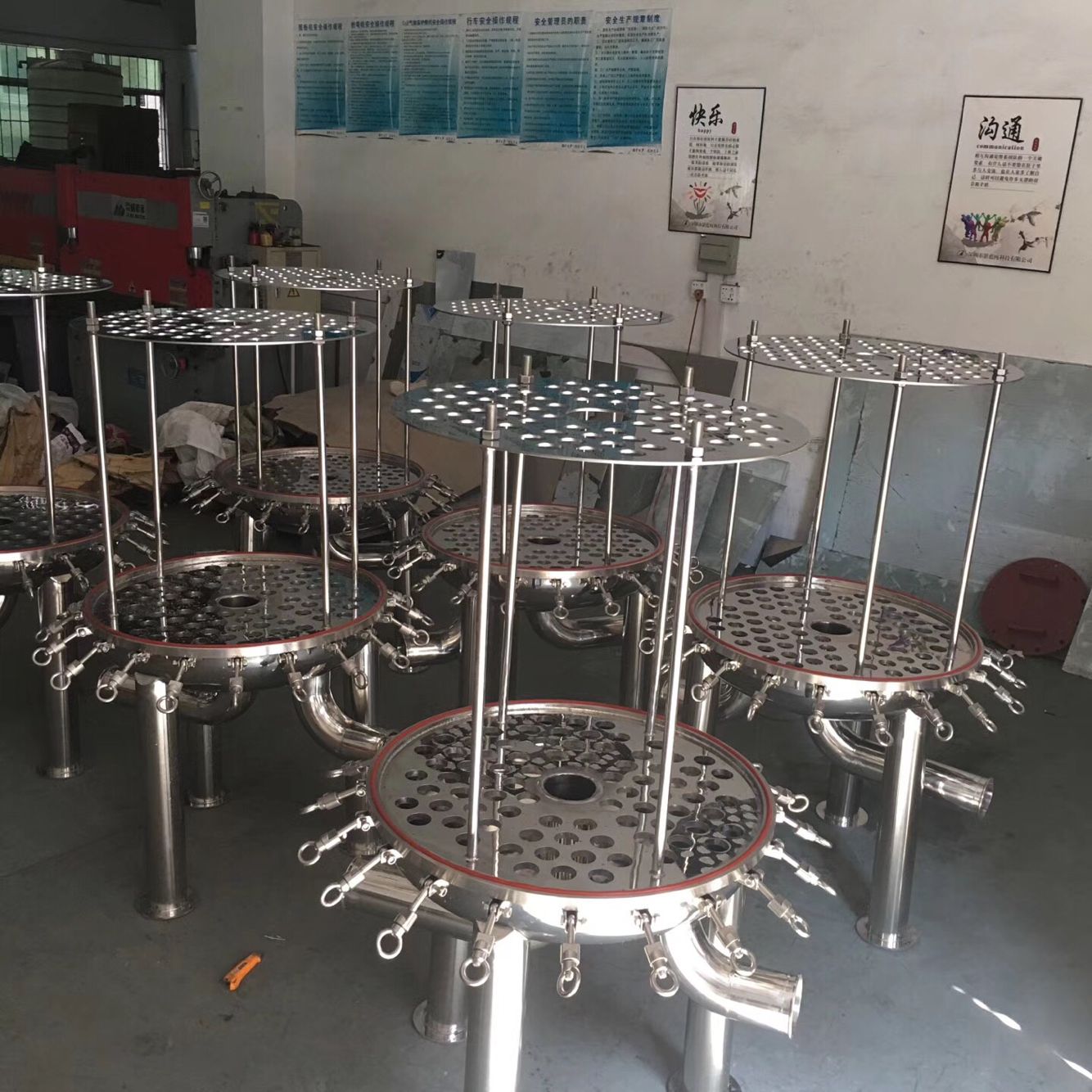 加工生產(chǎn)石英砂立式機(jī)械過(guò)濾器固液分離