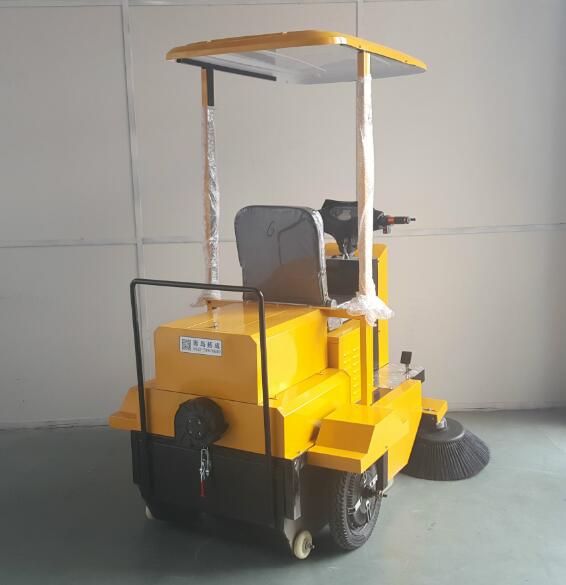 物業(yè)小區(qū)用駕駛式電動(dòng)掃地機(jī)圖片