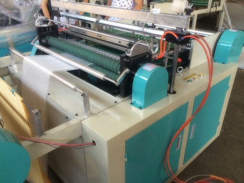 廠家大批量生產(chǎn)高速氣泡膜制袋機(jī)圖片