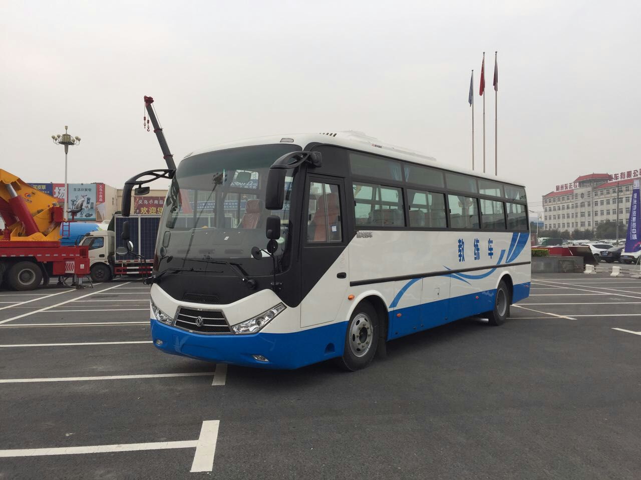 東風超龍9米大客A1照教練車圖片/東風超龍9米大客A1照教練車樣板圖 (2)