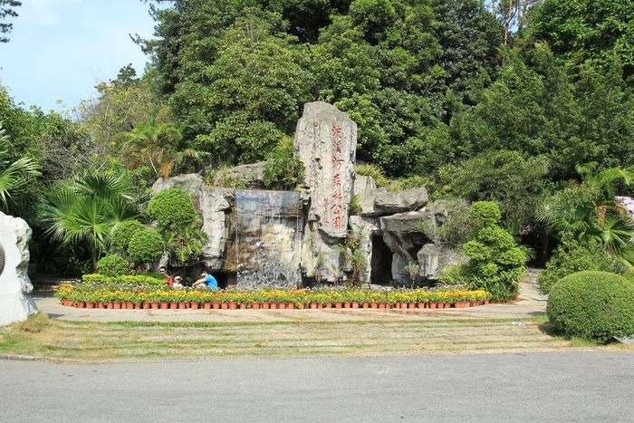 公園水泥塑石假山跌水景觀設(shè)計規(guī)劃