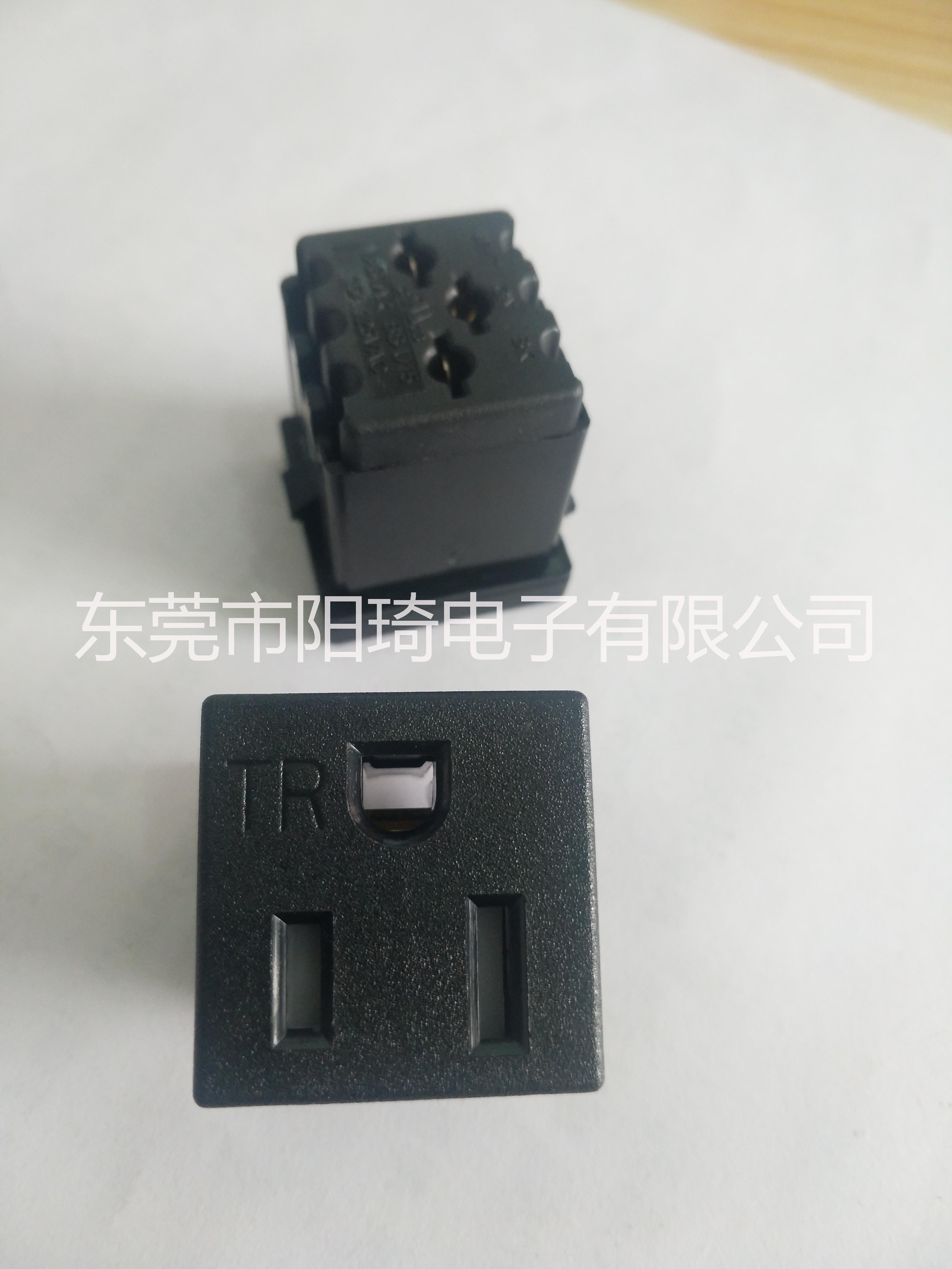 廠家供應(yīng)UL安規(guī)帶防護(hù)門(mén)美式插座 TR插座 TR美規(guī)插座 TR美式插座 TR插座防護(hù)門(mén)