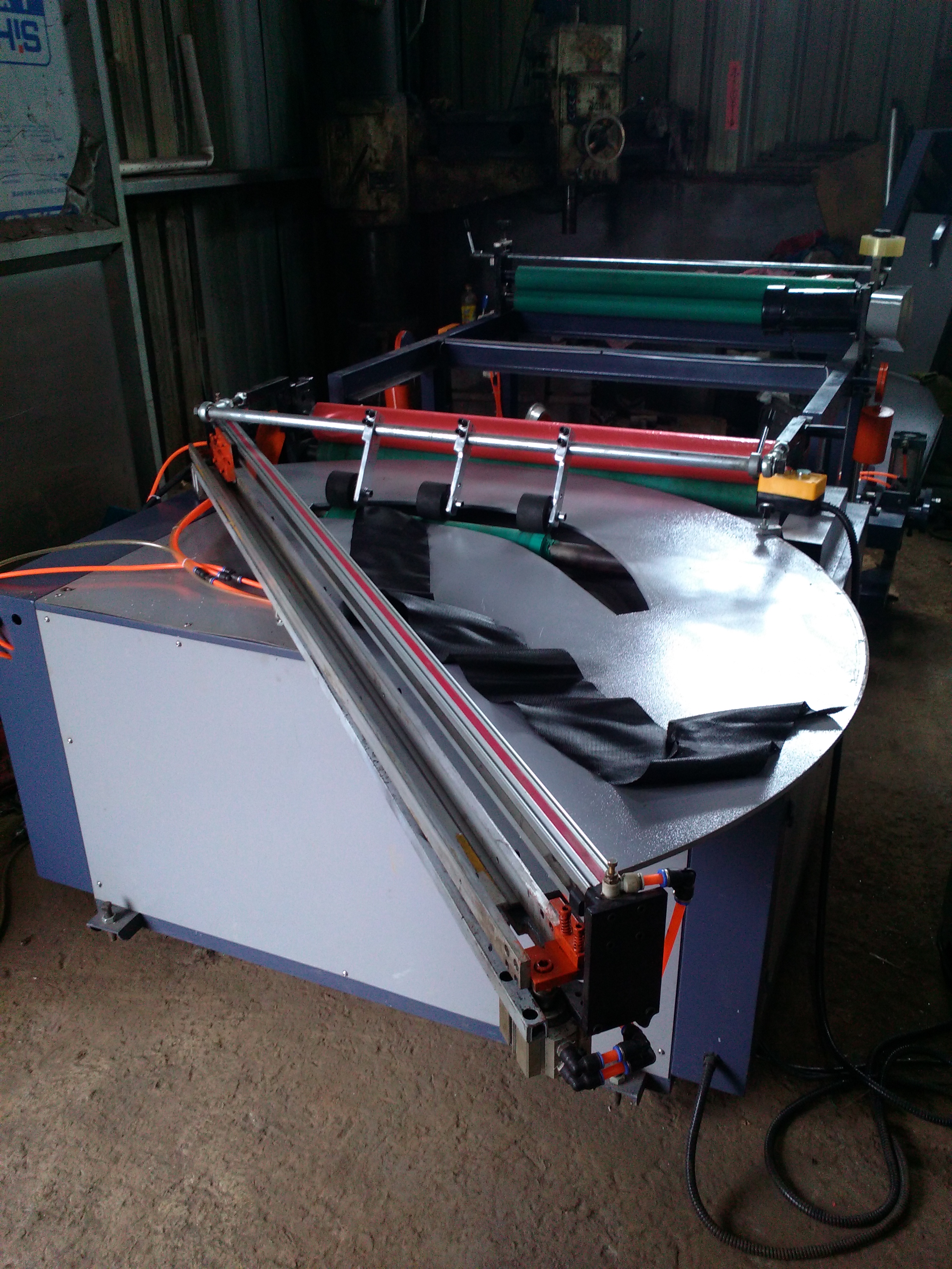 碳纖維斜紋布裁斷機(jī) 魚竿碳纖維預(yù)浸布裁斷機(jī)