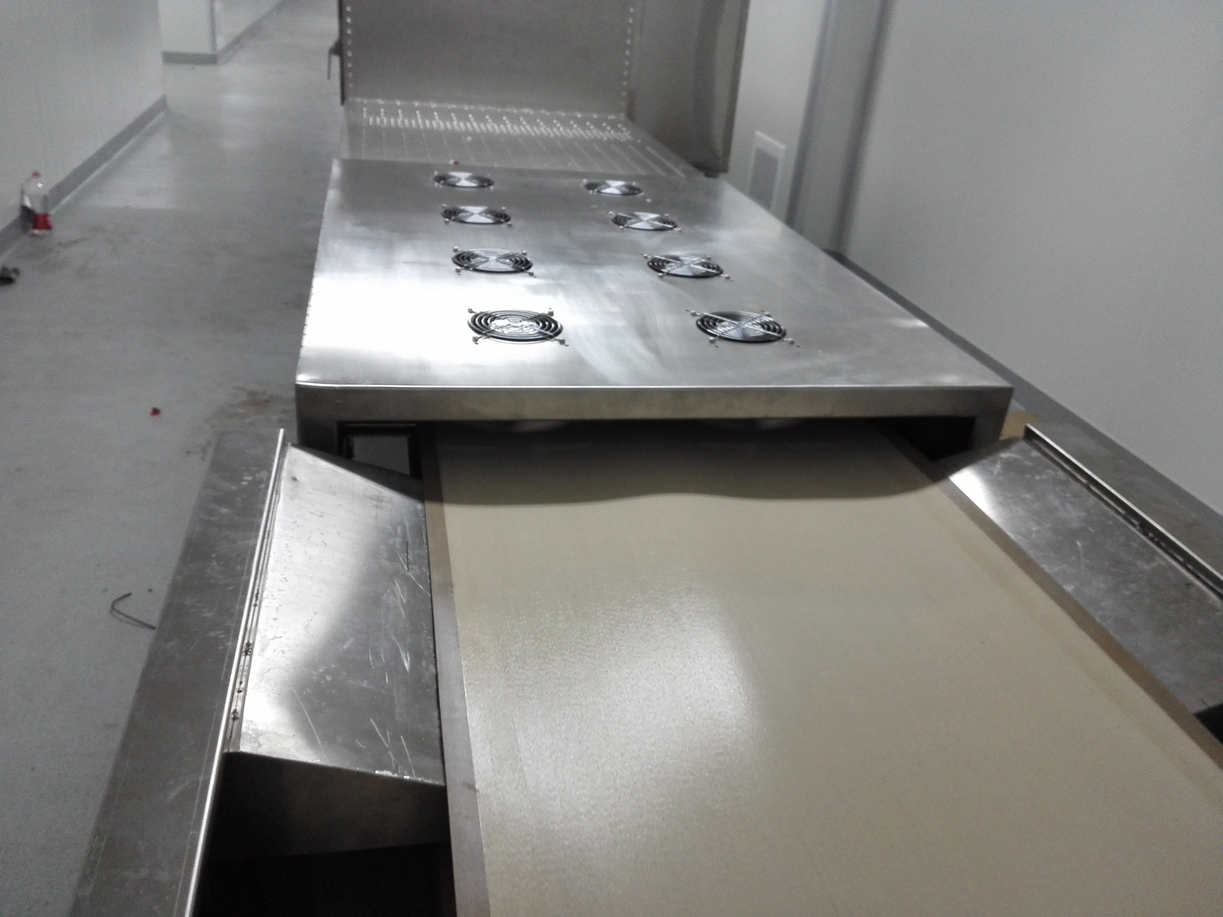 微波碳酸鋰烘干設(shè)備圖片