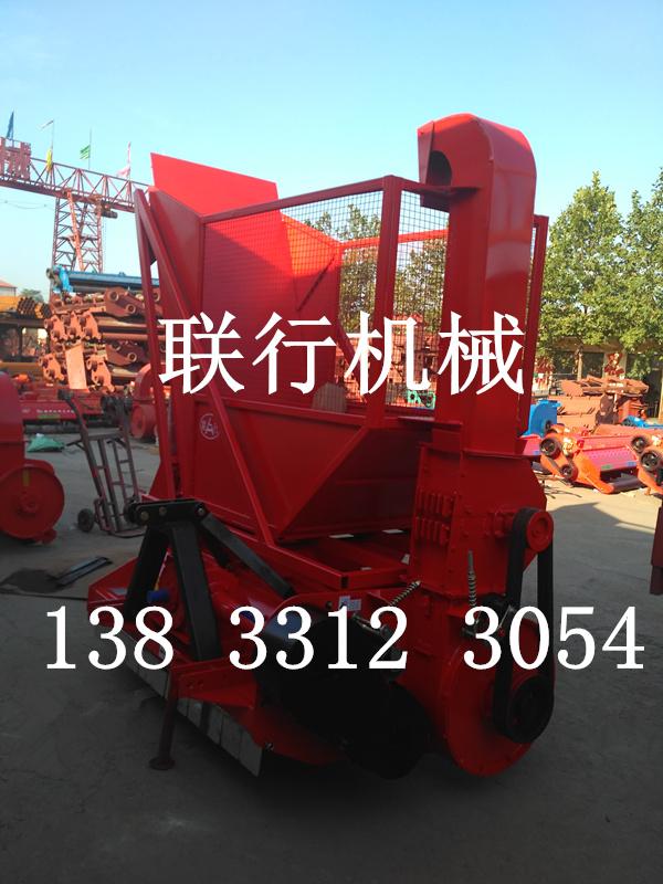 棉花秸稈粉碎回收機(jī)圖片