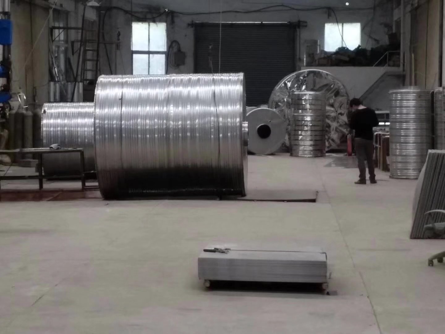 廠家直銷圓柱形不銹鋼保溫水箱圖片/廠家直銷圓柱形不銹鋼保溫水箱樣板圖 (1)