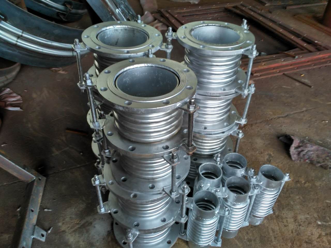 金屬波紋管補(bǔ)償器圖片