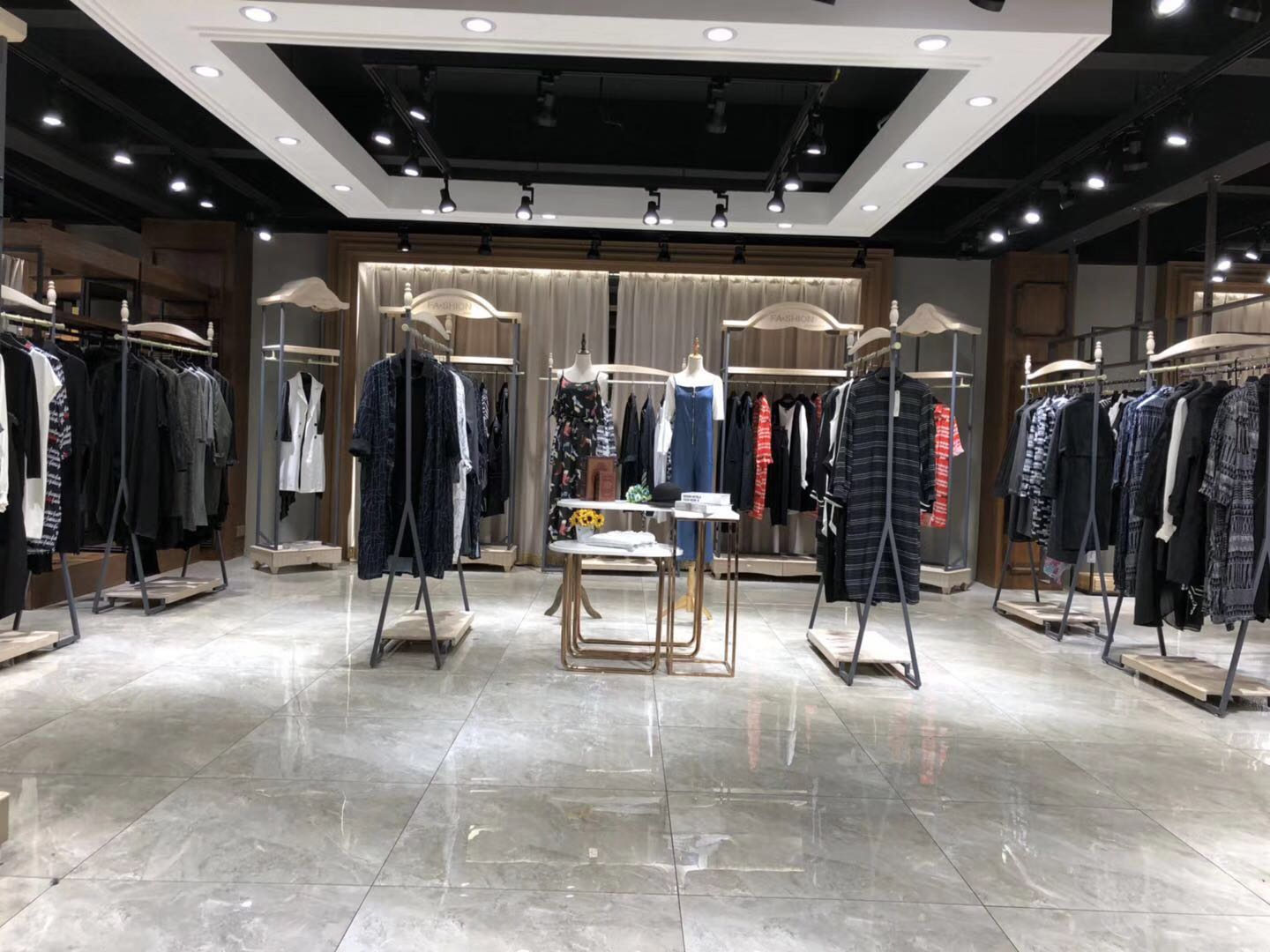 深圳原創(chuàng)女裝品牌折扣G牌找富擇鋒
