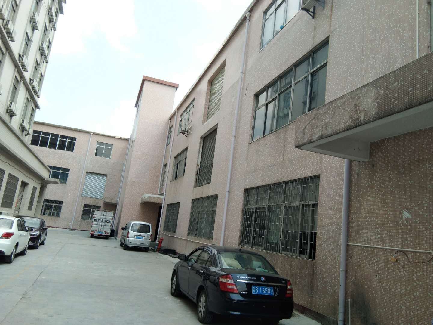 主推廠房！！塘廈新出標(biāo)準(zhǔn)一樓1100平，漂亮地坪漆 主推標(biāo)準(zhǔn)廠房出租