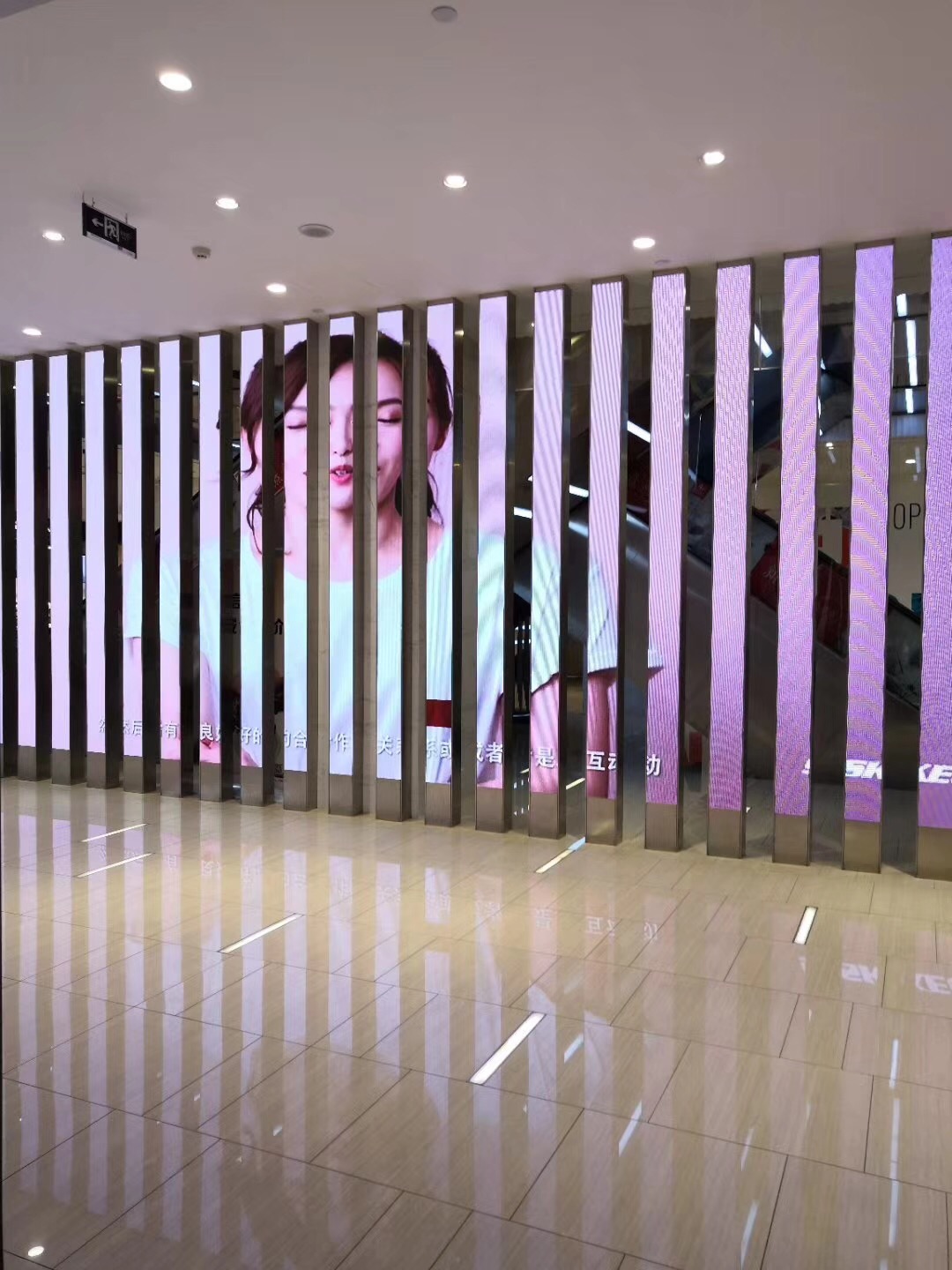 led玻璃屏/透明屏led深圳廠家/專業(yè)led透明異形屏廠家 戶外led透明屏/異形led屏