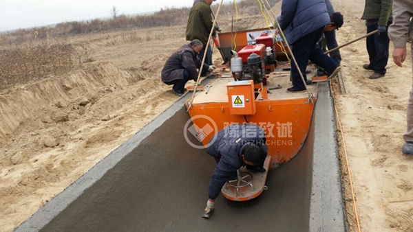 河渠襯砌機(jī)U型渠自動建造機(jī)圖片