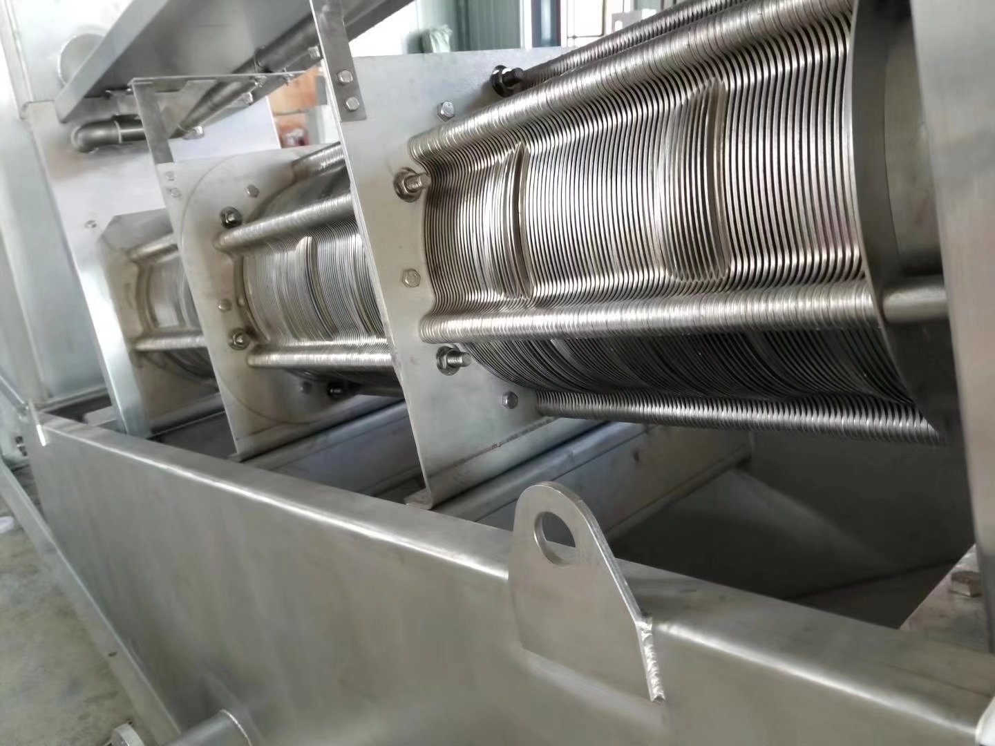 污泥脫水設備、疊螺脫水機、帶式壓濾機、臥螺式離心機、動物糞便處理設備