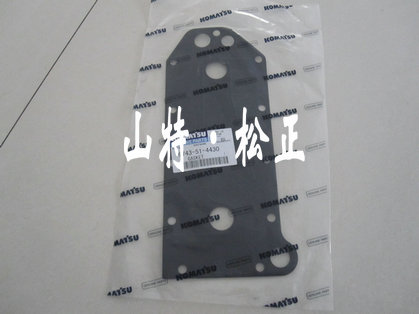 小松機(jī)油冷卻器蓋圖片