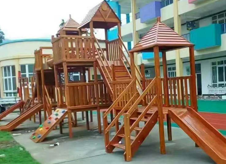 兒童攀爬架幼兒園實(shí)木蕩橋大型鉆桶圖片