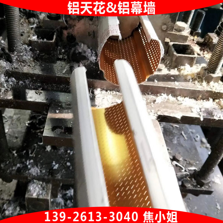 沖孔不規(guī)則圓管鋁掛片 圓柱鋁管天圖片