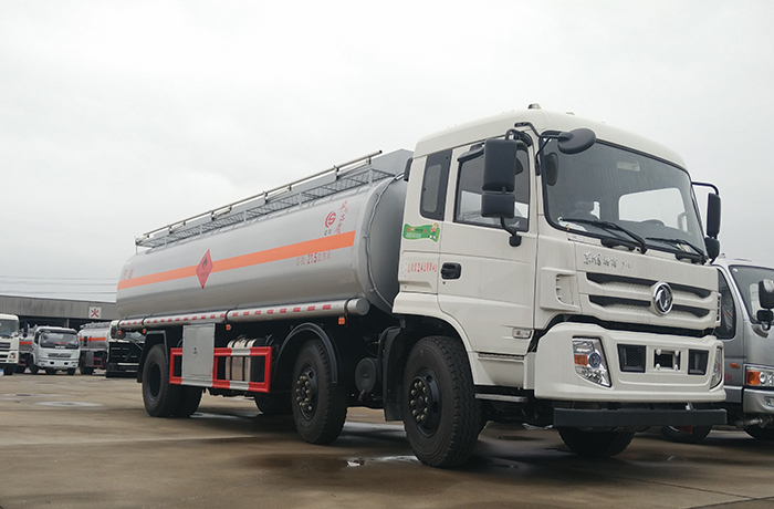 東風(fēng)多利卡油罐車(chē)圖片