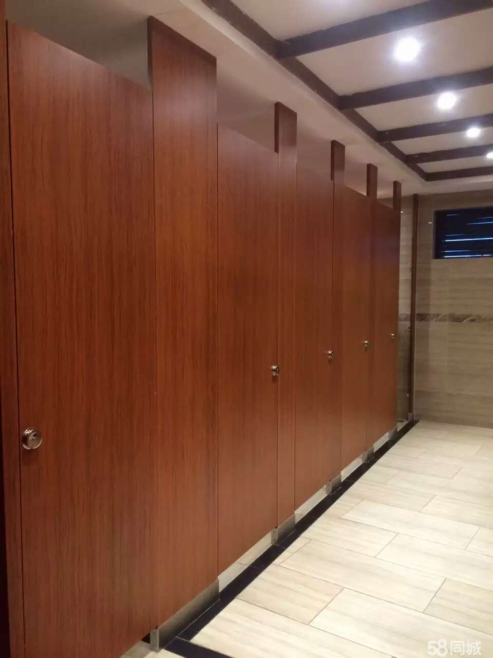 金屬衛(wèi)生間隔斷圖片/金屬衛(wèi)生間隔斷樣板圖 (3)