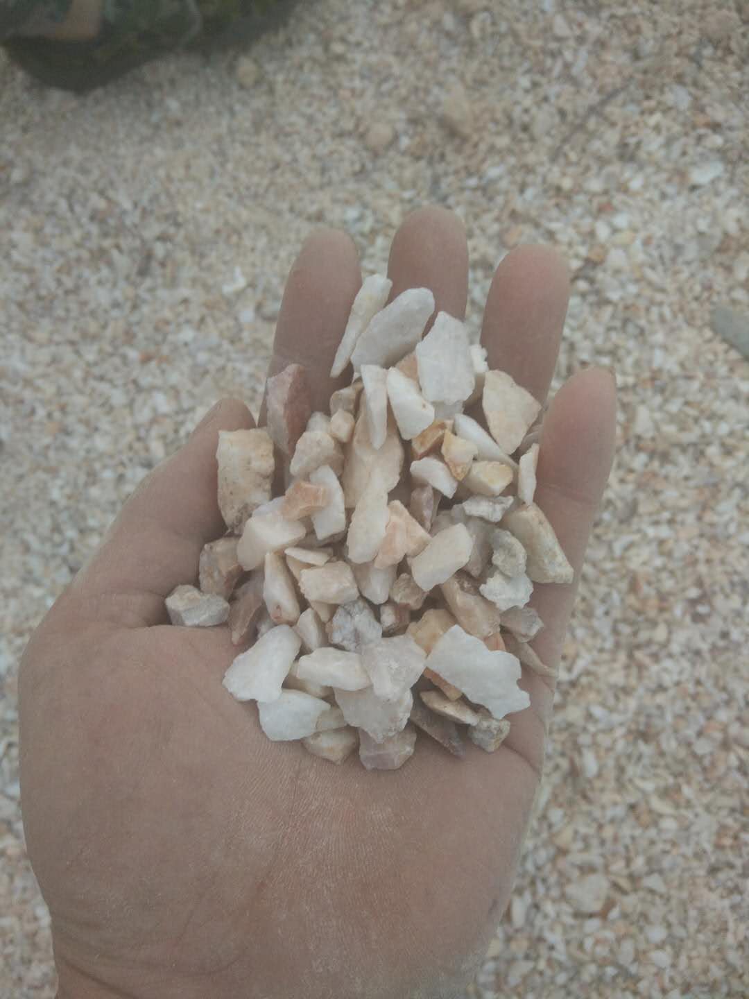 連云港石英砂廠家直銷(xiāo)普通砂超白砂廠家*直銷(xiāo)