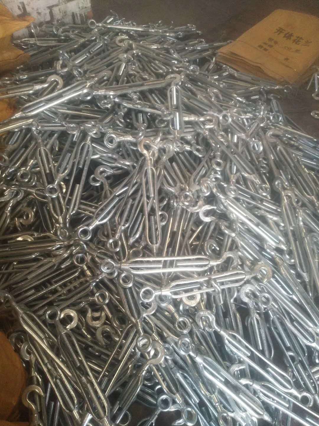 C C型開體花籃螺絲圖片