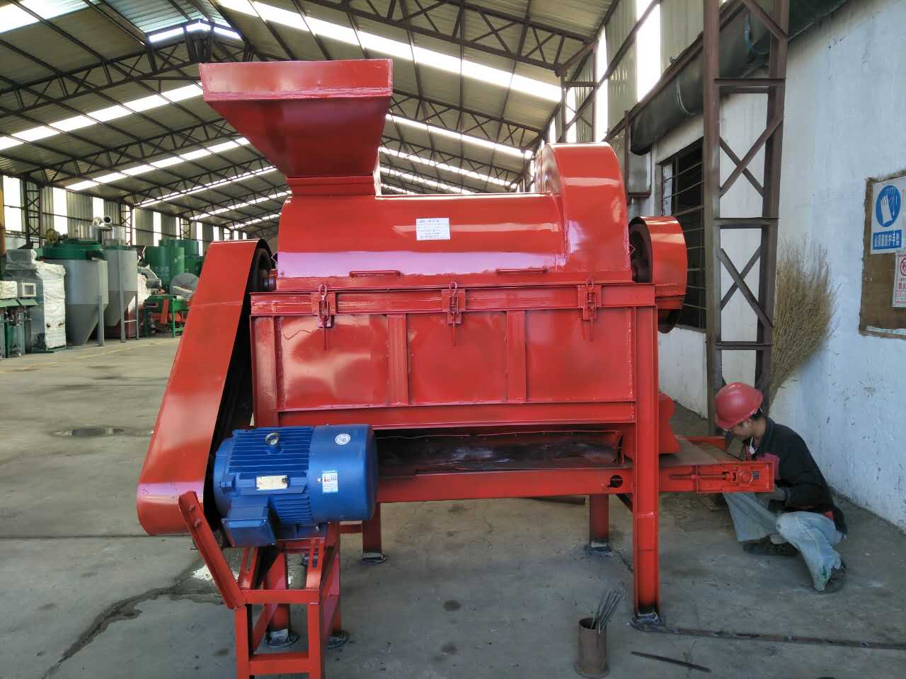 方便面破碎機(jī)廢棄糖酥粉碎機(jī) 臨沂方便面破碎機(jī)廢棄糖酥粉碎機(jī)