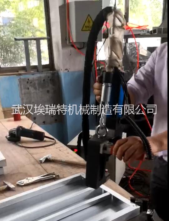 鉚接機(jī)圖片/鉚接機(jī)樣板圖 (1)