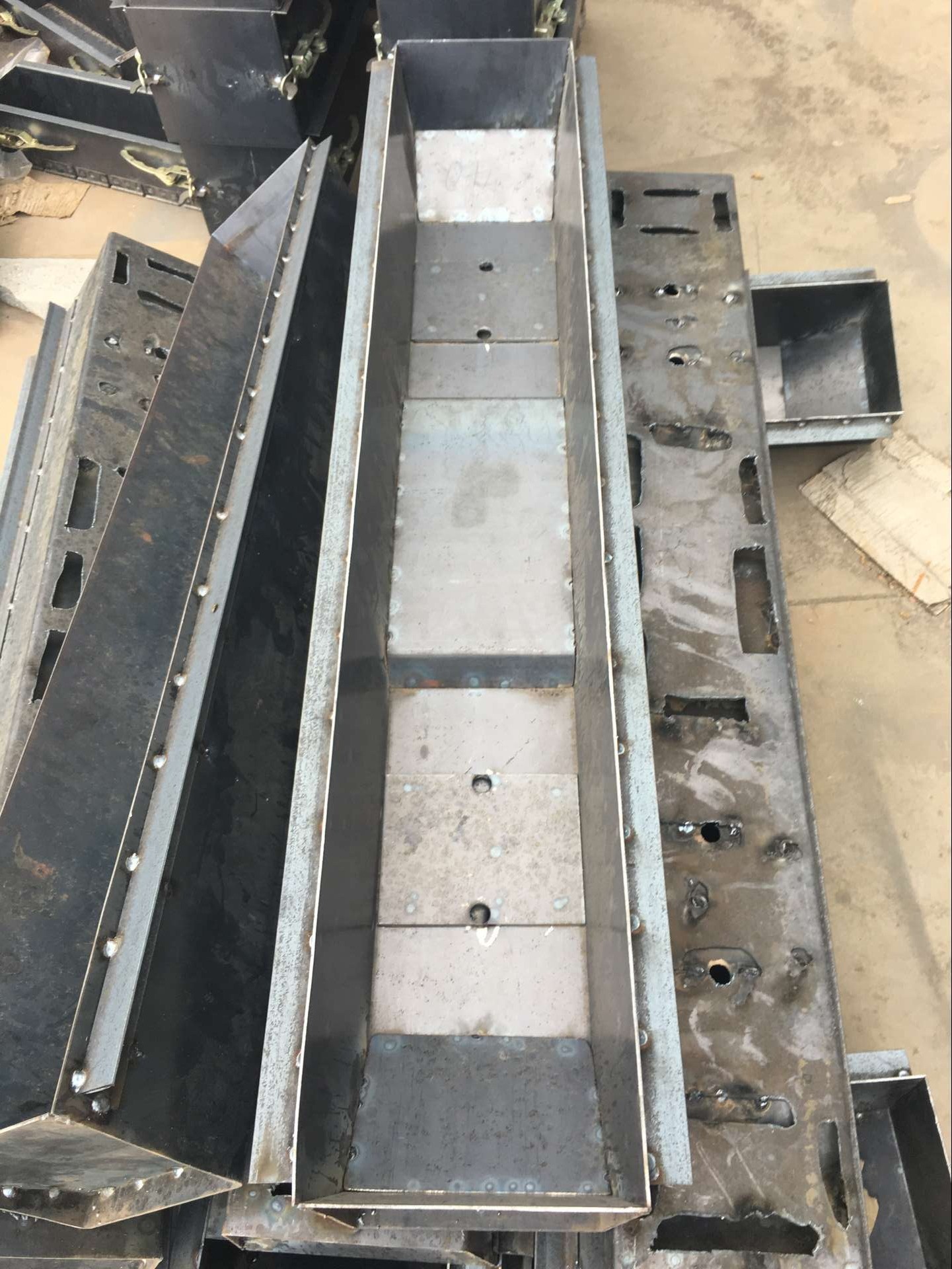 鐵路軌枕模具  鐵路軌枕模具 專業(yè)生產(chǎn)質(zhì)量超好