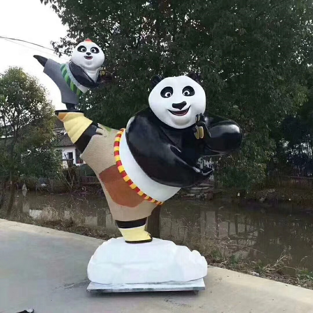 定制玻璃鋼動(dòng)物雕塑，功夫熊貓動(dòng)物雕塑廠家，  玻璃鋼功夫熊貓動(dòng)物雕塑