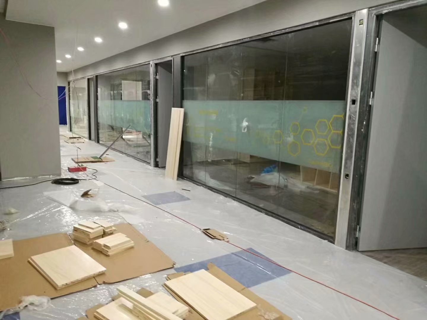 安裝玻璃隔斷圖片/安裝玻璃隔斷樣板圖 (2)