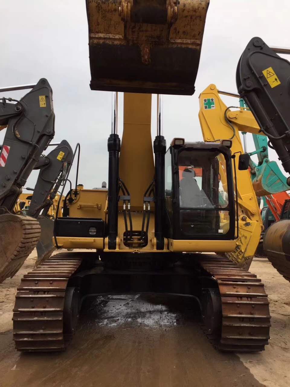 二手挖掘機(jī)市場(chǎng)圖片/二手挖掘機(jī)市場(chǎng)樣板圖 (1)