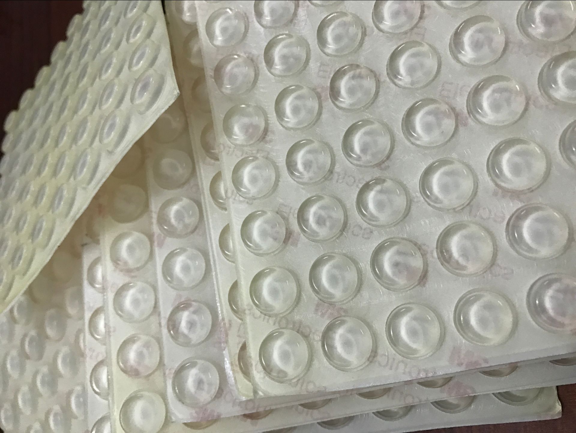 優(yōu)質(zhì)透明膠墊的優(yōu)勢