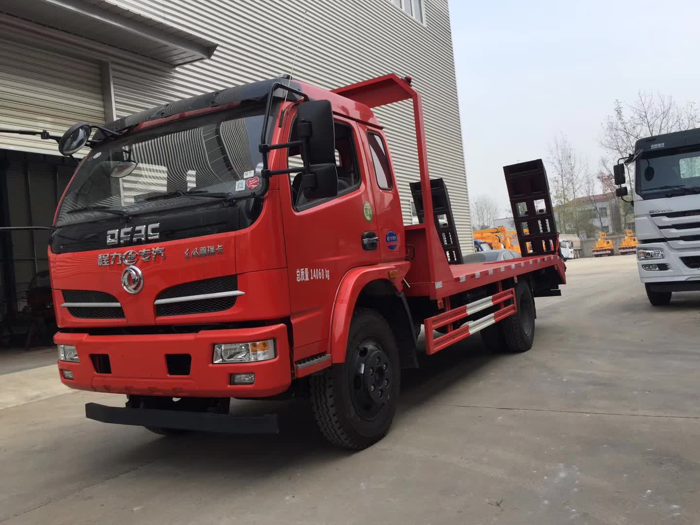 東風(fēng)福瑞卡錫柴140挖機平板運車