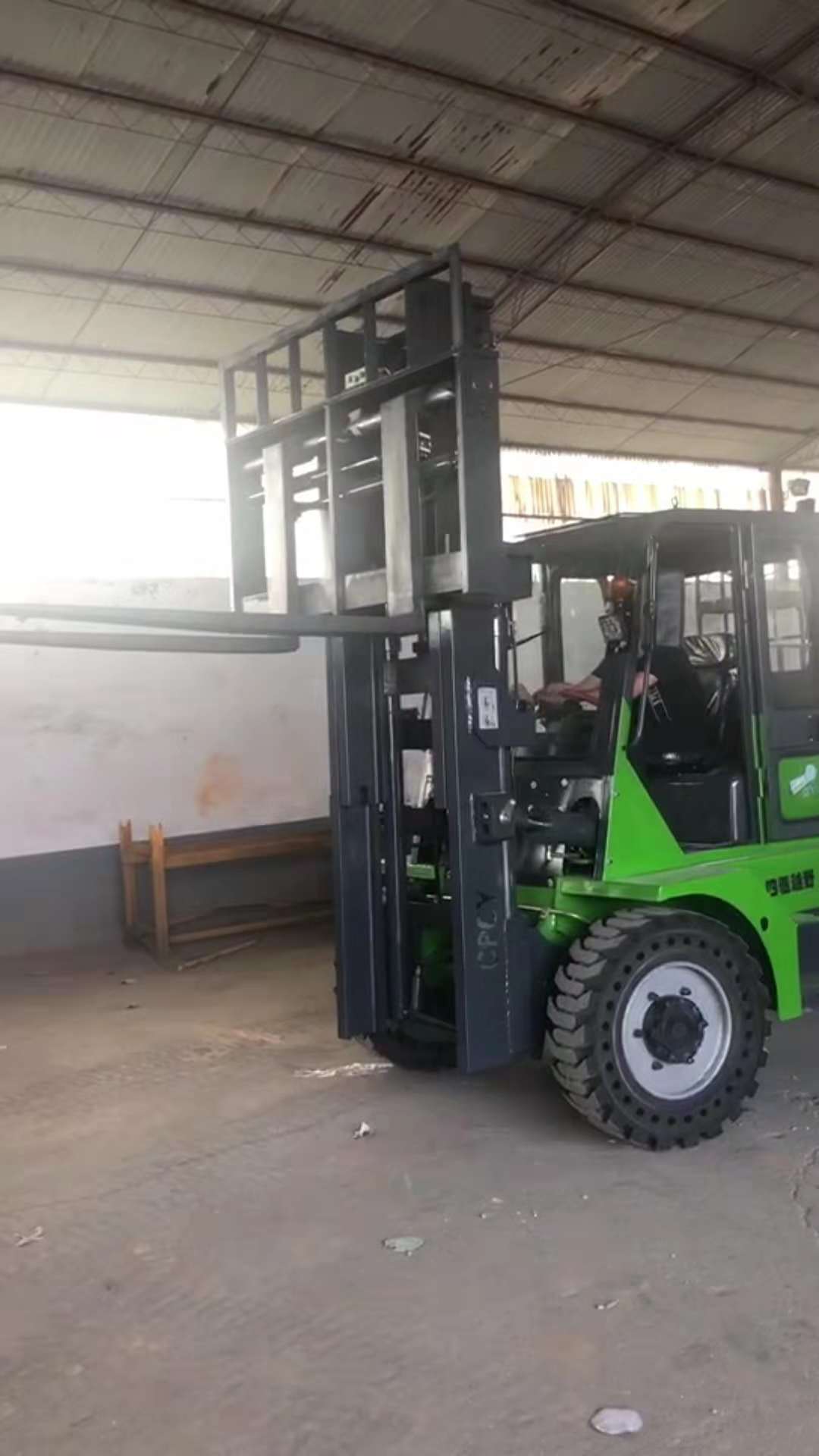 新款5噸四驅(qū)四轉(zhuǎn)向越野叉車圖片/新款5噸四驅(qū)四轉(zhuǎn)向越野叉車樣板圖 (2)