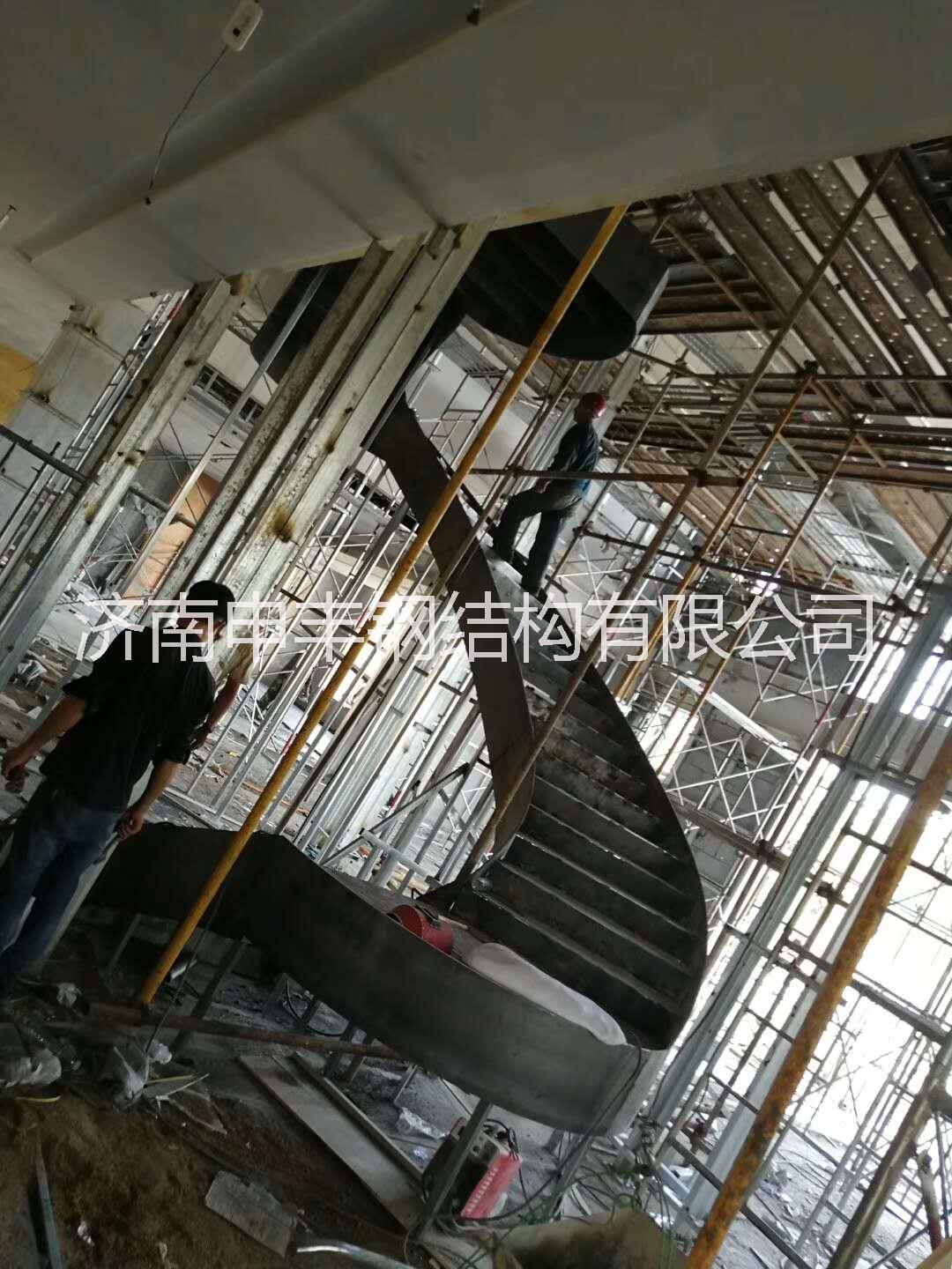 山東濟南高檔鋼鐵旋轉(zhuǎn)樓梯圖片