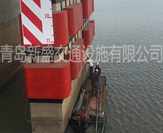 青島新盛 筒形等截面自浮式FRP防撞設(shè)施