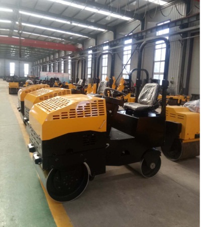 濟(jì)寧小型壓路機(jī)廠家，駕駛式壓路機(jī)CYJ-1.2T