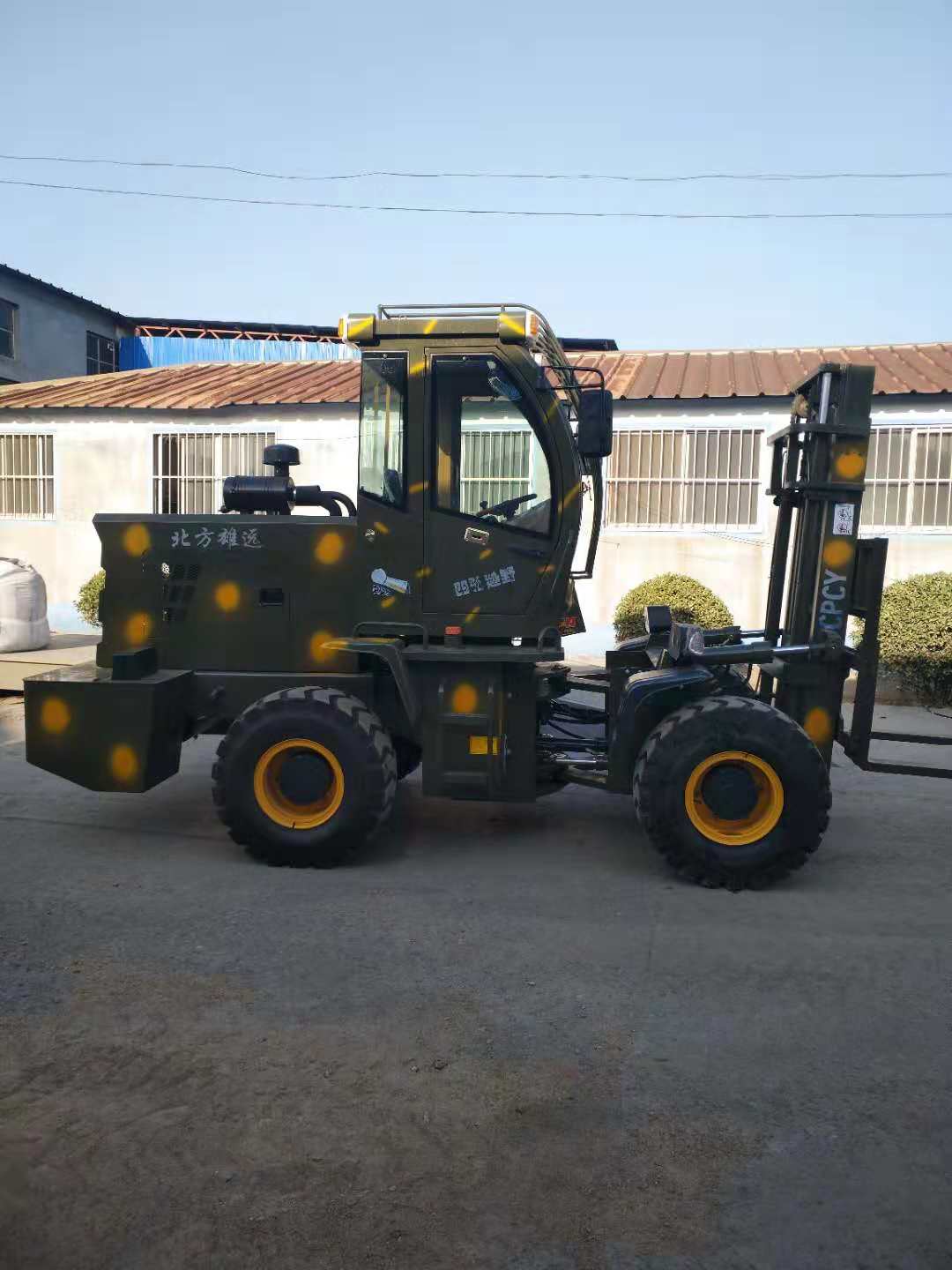 山東越野叉車生產(chǎn)廠家3噸四驅(qū)越野圖片/山東越野叉車生產(chǎn)廠家3噸四驅(qū)越野樣板圖 (2)