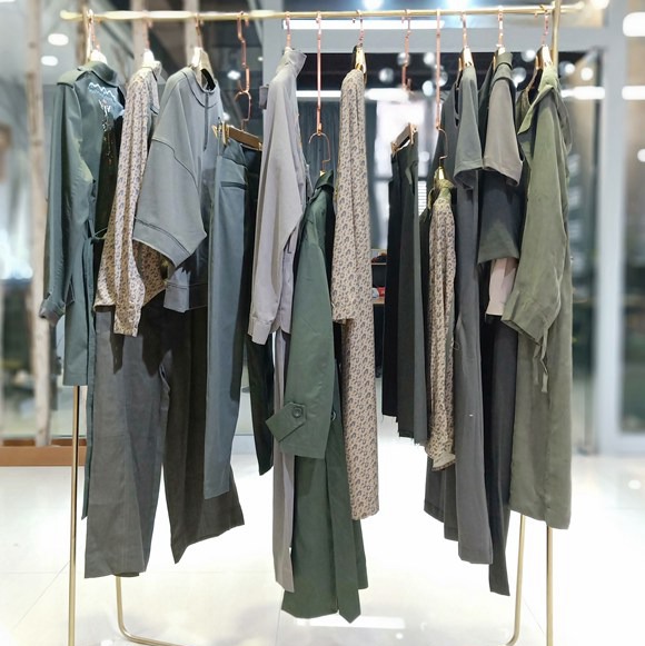 米梵張莉女裝折扣春夏裝廠家批發(fā)貨源